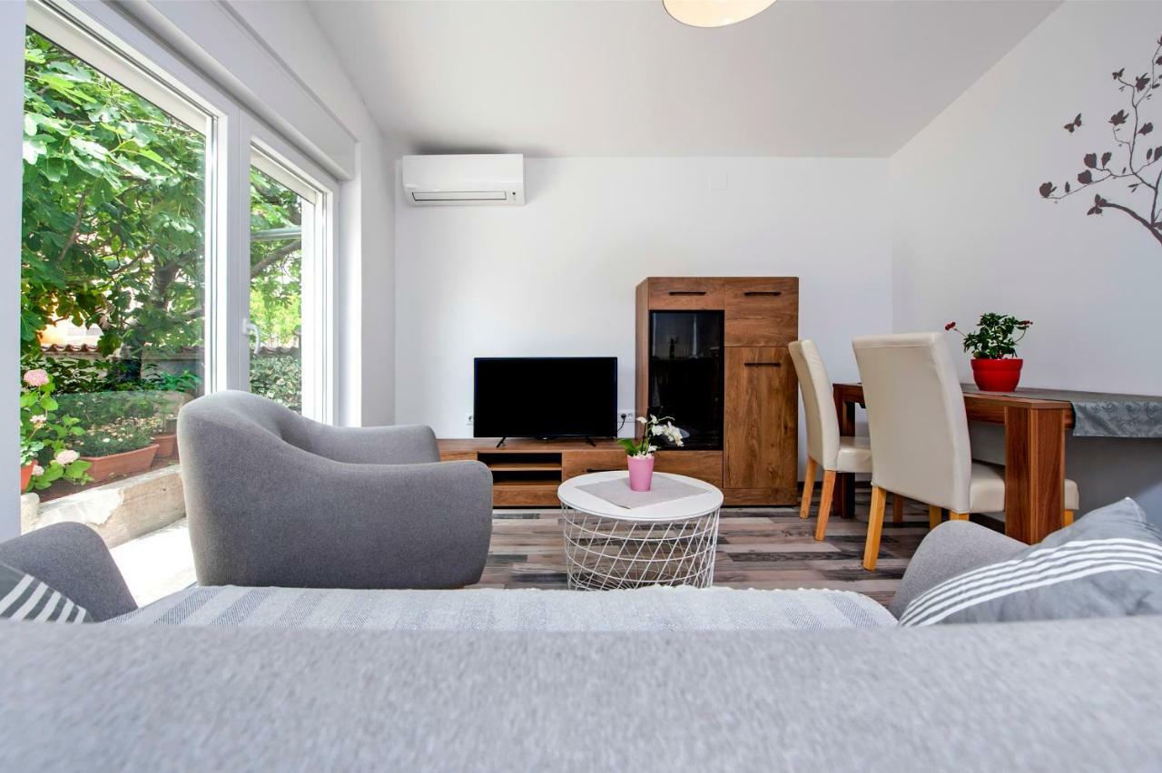 Paola Cozy Apartment Rovinj Luaran gambar